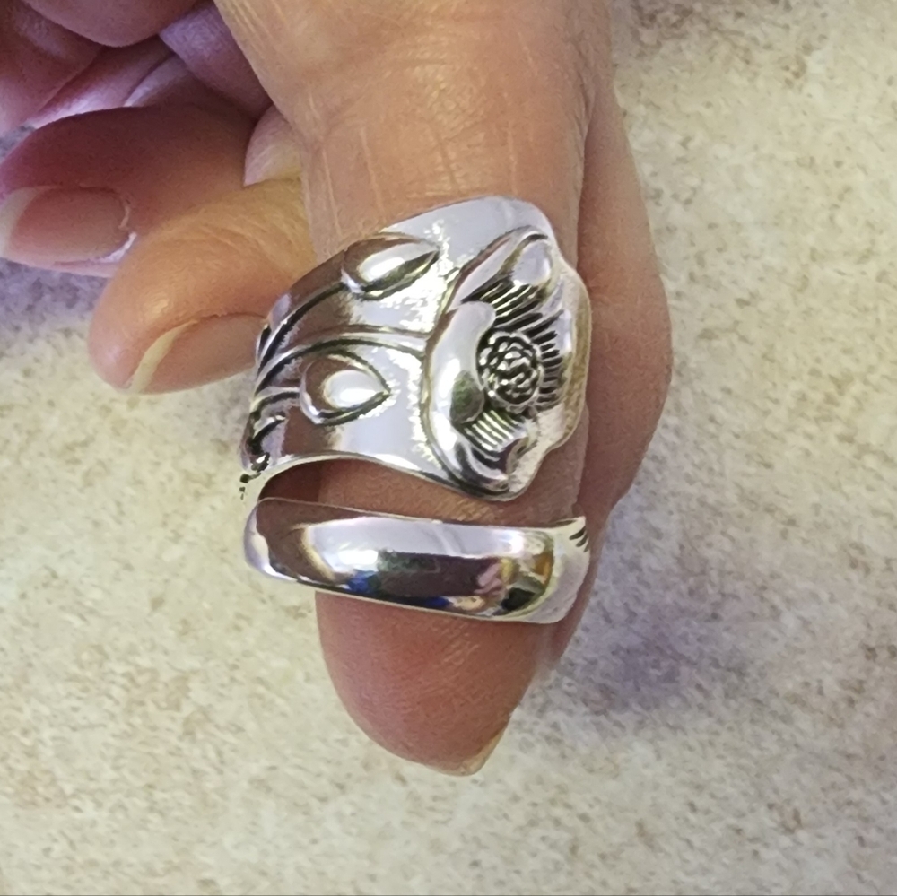 New beautiful silver color Poppy flower Adjustable bypass wrap spoon ring
